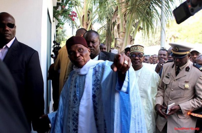 Me Abdoulaye Wade à la Crei: "Qu'on enlève mes maisons du patrimoine de Karim ! " Me Abdoulaye Wade à la Crei: "Qu'on enlève mes maisons du patrimoine de Karim ! "