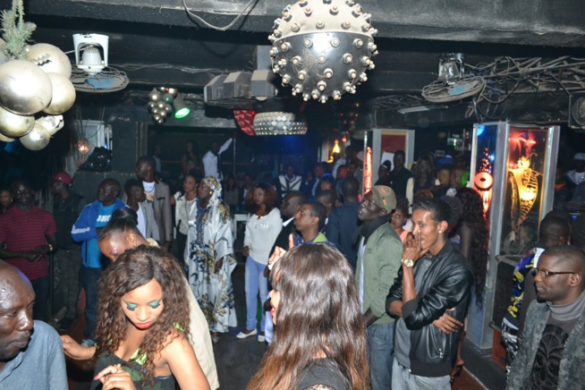 Images: Pape Diouf signe un retour explosif avec son "Show rakadiou" au Madison. Regardez Images: Pape Diouf signe un retour explosif avec son "Show rakadiou" au Madison. Regardez