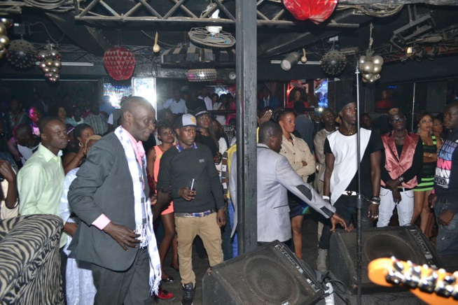 Images: Pape Diouf signe un retour explosif avec son "Show rakadiou" au Madison. Regardez Images: Pape Diouf signe un retour explosif avec son "Show rakadiou" au Madison. Regardez