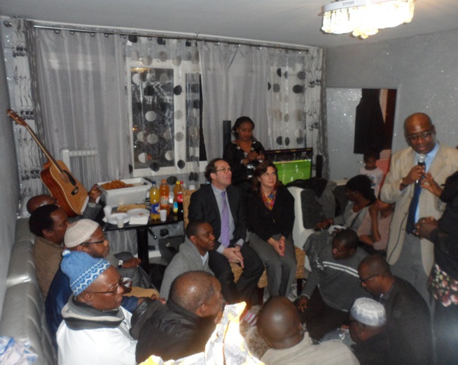 Vidéo: Le Président du conseil général des Yvelines Pierre Bédier maire de Mante Lajolie en visite de proximité chez les francos-sénégalais de Mante Lajolie. Vidéo: Le Président du conseil général des Yvelines Pierre Bédier maire de Mante Lajolie en visite de proximité chez les francos-sénégalais de Mante Lajolie.