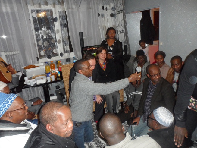 Vidéo: Le Président du conseil général des Yvelines Pierre Bédier maire de Mante Lajolie en visite de proximité chez les francos-sénégalais de Mante Lajolie. Vidéo: Le Président du conseil général des Yvelines Pierre Bédier maire de Mante Lajolie en visite de proximité chez les francos-sénégalais de Mante Lajolie.