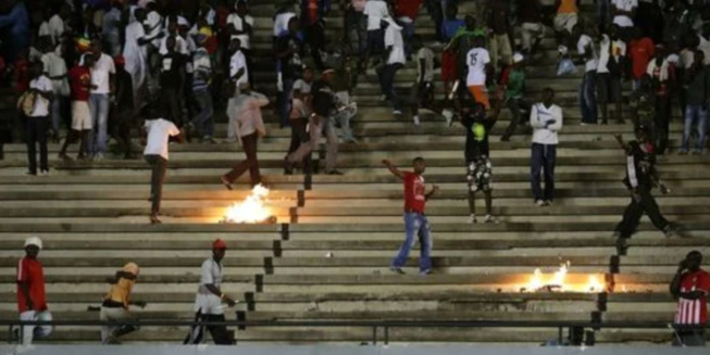 Navétanes/Bagarre sanglante à Yeumbeul: 8 blessés, dont un grièvement atteint à l’œil, et des dégâts matériels Navétanes/Bagarre sanglante à Yeumbeul: 8 blessés, dont un grièvement atteint à l’œil, et des dégâts matériels