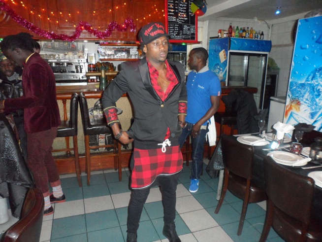 Eclusivité: Les premiéres images de la nouvelle vidéo clip de Jule Danse de Paris feat Salam Diallo et Waly Seck. Regardez Eclusivité: Les premiéres images de la nouvelle vidéo clip de Jule Danse de Paris feat Salam Diallo et Waly Seck. Regardez