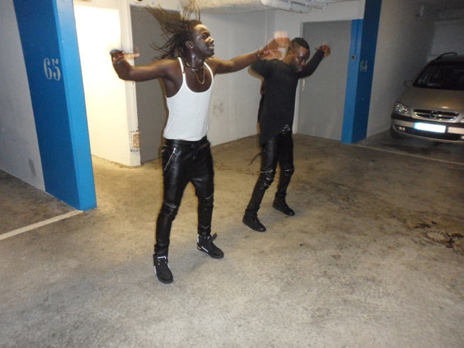 Eclusivité: Les premiéres images de la nouvelle vidéo clip de Jule Danse de Paris feat Salam Diallo et Waly Seck. Regardez Eclusivité: Les premiéres images de la nouvelle vidéo clip de Jule Danse de Paris feat Salam Diallo et Waly Seck. Regardez