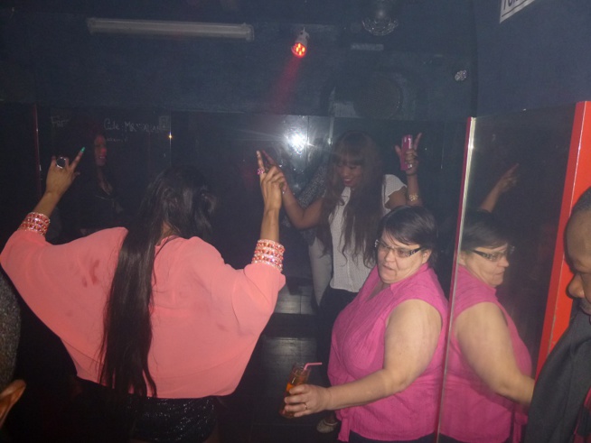 20 Images: Salam Diallo enflamme le Star Night avec son nouvel album "Diam ak Salam" 20 Images: Salam Diallo enflamme le Star Night avec son nouvel album "Diam ak Salam"