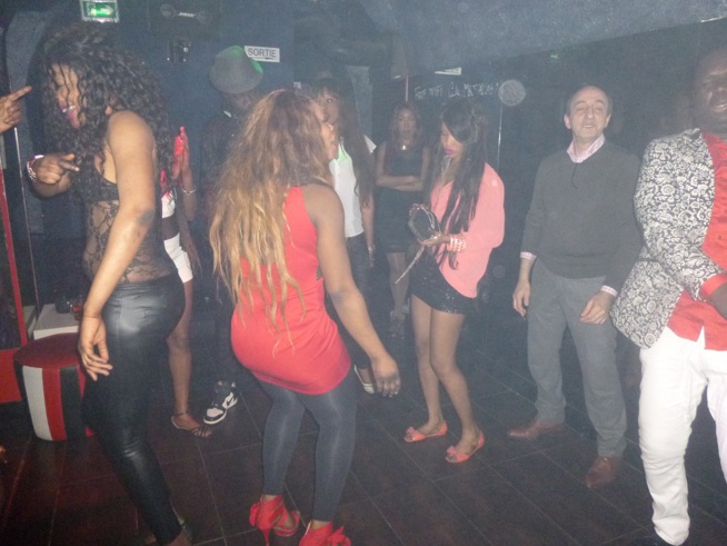 20 Images: Salam Diallo enflamme le Star Night avec son nouvel album "Diam ak Salam" 20 Images: Salam Diallo enflamme le Star Night avec son nouvel album "Diam ak Salam"