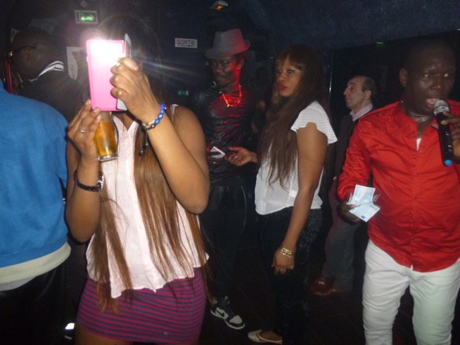 20 Images: Salam Diallo enflamme le Star Night avec son nouvel album "Diam ak Salam" 20 Images: Salam Diallo enflamme le Star Night avec son nouvel album "Diam ak Salam"