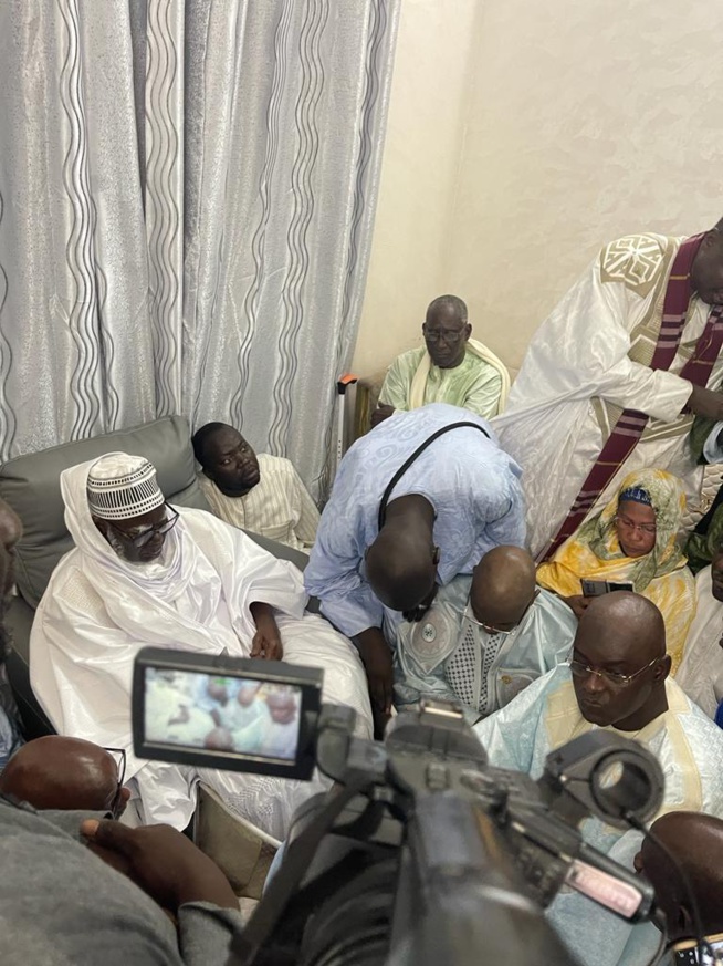 MAGAL TOUBA: Une forte délégation du Parti Démocratique Sénégalais conduite par le Président du Groupe parlementaire reçue par Serigne Mountakha ce vendredi. MAGAL TOUBA: Une forte délégation du Parti Démocratique Sénégalais conduite par le Président du Groupe parlementaire reçue par Serigne Mountakha ce vendredi.