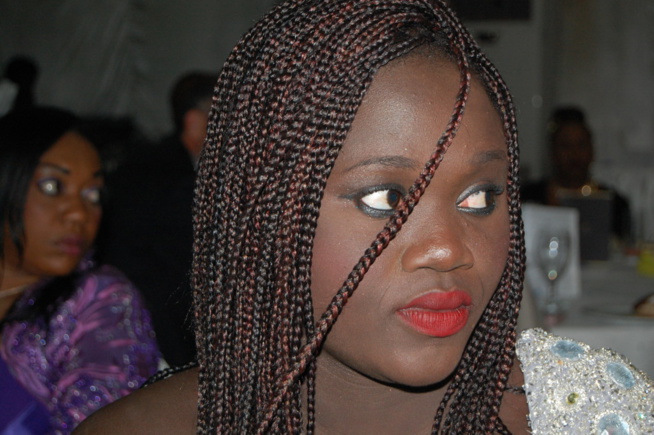 Photos-Thioro Mbar Ndiaye, la charmante animatrice de Walf Tv affiche son sourire. Regardez