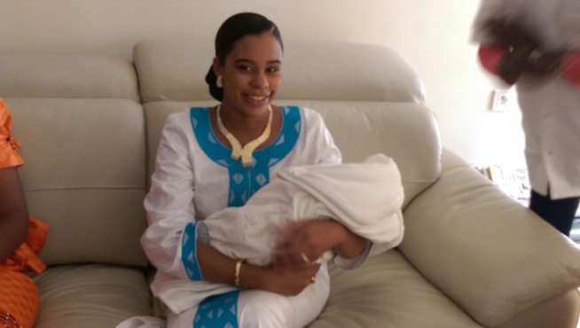 Léa Ndiaye , heureuse au baptême de son fils qui porte le nom de Cheikh Ahmadou Bamba Mbacké Porokhane. Regardez