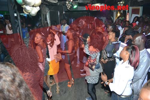 Les images de la soirée de Pape Diouf ce vendredi au Madison. Regardez Les images de la soirée de Pape Diouf ce vendredi au Madison. Regardez