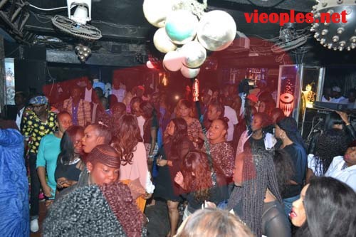 Les images de la soirée de Pape Diouf ce vendredi au Madison. Regardez Les images de la soirée de Pape Diouf ce vendredi au Madison. Regardez