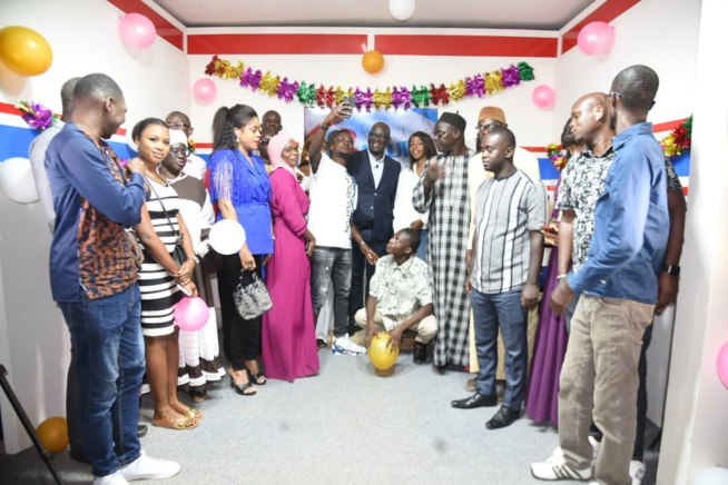 En images: 1 AN ça se fête, Rewmi TV souffle son premier bougie avec son PDG Mr Mbagnick Diop Pdt du MEDS En images: 1 AN ça se fête, Rewmi TV souffle son premier bougie avec son PDG Mr Mbagnick Diop Pdt du MEDS