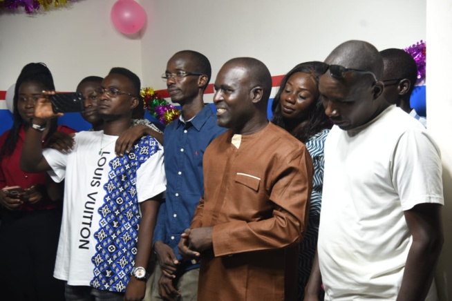 En images: 1 AN ça se fête, Rewmi TV souffle son premier bougie avec son PDG Mr Mbagnick Diop Pdt du MEDS En images: 1 AN ça se fête, Rewmi TV souffle son premier bougie avec son PDG Mr Mbagnick Diop Pdt du MEDS