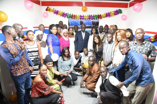 En images: 1 AN ça se fête, Rewmi TV souffle son premier bougie avec son PDG Mr Mbagnick Diop Pdt du MEDS En images: 1 AN ça se fête, Rewmi TV souffle son premier bougie avec son PDG Mr Mbagnick Diop Pdt du MEDS