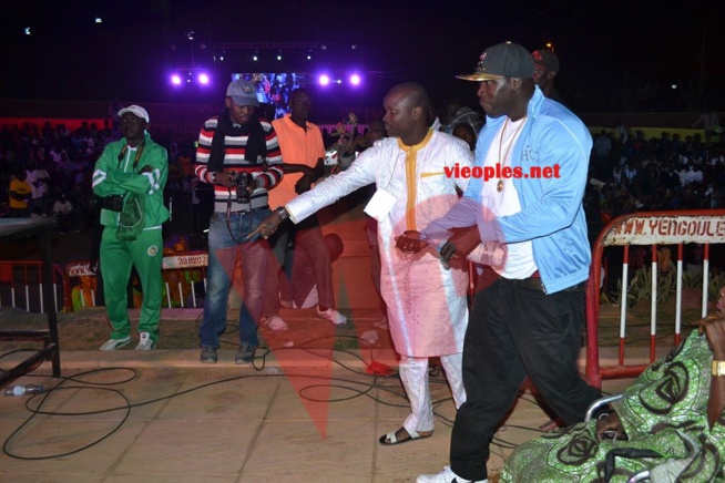 Revivez les images du Face to Face Balla Gaye 2 Eumeu Séne au monument de la renaissance. Revivez les images du Face to Face Balla Gaye 2 Eumeu Séne au monument de la renaissance.