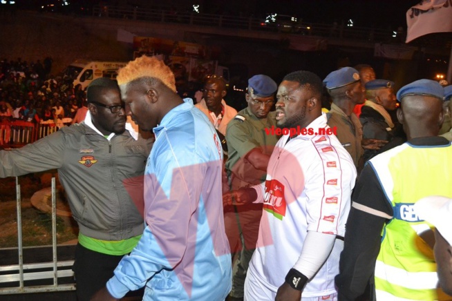 Revivez les images du Face to Face Balla Gaye 2 Eumeu Séne au monument de la renaissance. Revivez les images du Face to Face Balla Gaye 2 Eumeu Séne au monument de la renaissance.