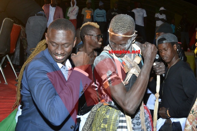 Revivez les images du Face to Face Balla Gaye 2 Eumeu Séne au monument de la renaissance. Revivez les images du Face to Face Balla Gaye 2 Eumeu Séne au monument de la renaissance.