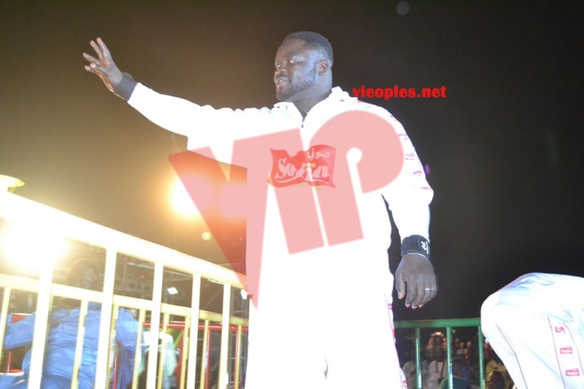 Revivez les images du Face to Face Balla Gaye 2 Eumeu Séne au monument de la renaissance. Revivez les images du Face to Face Balla Gaye 2 Eumeu Séne au monument de la renaissance.