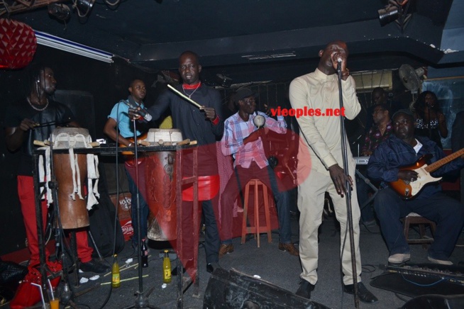 Le Madison vibre au rythme du "rakadiou show" de Pape Diouf . Regardez