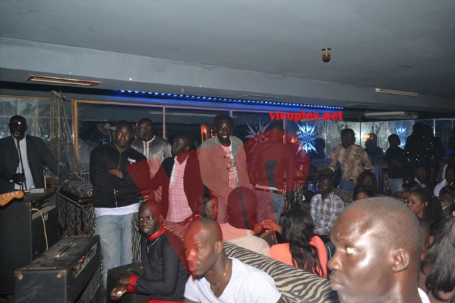 Le Madison vibre au rythme du "rakadiou show" de Pape Diouf . Regardez