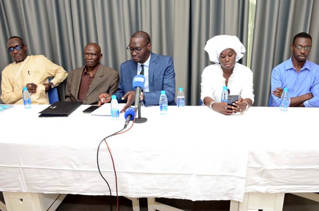 Me Abdoulaye TINE, President de l’USL (Union Sociale Libérale) et Candidat à la Présidentielle de 2024 a animé une conférence de presse Me Abdoulaye TINE, President de l’USL (Union Sociale Libérale) et Candidat à la Présidentielle de 2024 a animé une conférence de presse