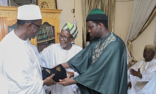 Médina BAYE : Le Premier Ministre Amadou BA accueilli avec les honneurs Médina BAYE : Le Premier Ministre Amadou BA accueilli avec les honneurs