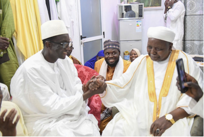 Médina BAYE : Le Premier Ministre Amadou BA accueilli avec les honneurs Médina BAYE : Le Premier Ministre Amadou BA accueilli avec les honneurs
