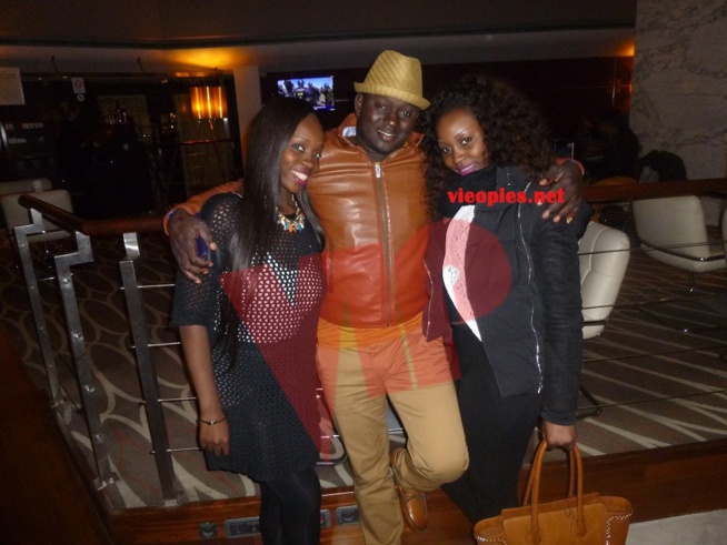 Le patron de "Al Bourakh" parking Baye Ndiaye bien entouré à Paris Le patron de "Al Bourakh" parking Baye Ndiaye bien entouré à Paris