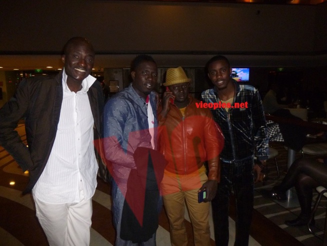 Waly Seck et son danseur Hamady Badiane dans les derniers réglages du concert du 07 mars au Palais des Congrés.