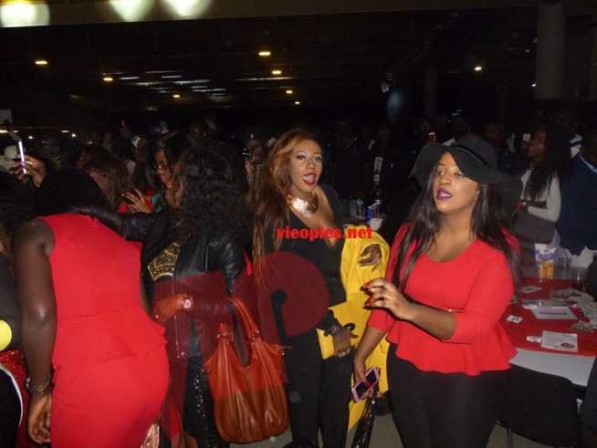 Waly Seck chauffe son publique au Palais des Congrés de Montreuille et assure son spectacle Waly Seck chauffe son publique au Palais des Congrés de Montreuille et assure son spectacle