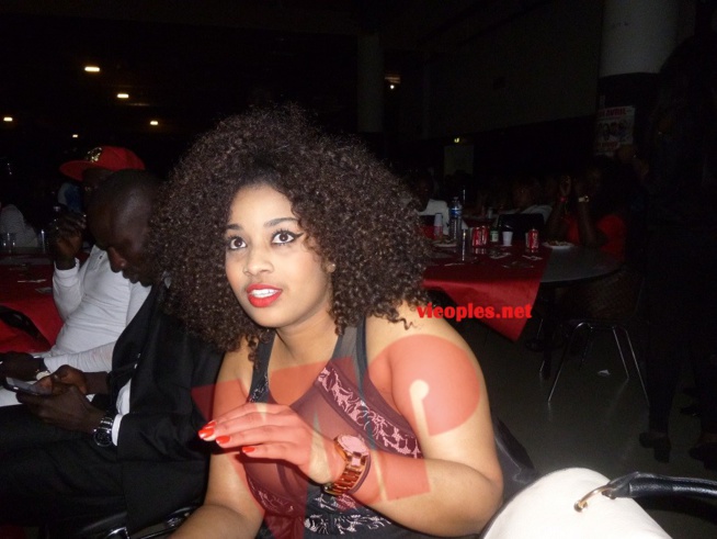 Waly Seck chauffe son publique au Palais des Congrés de Montreuille et assure son spectacle Waly Seck chauffe son publique au Palais des Congrés de Montreuille et assure son spectacle