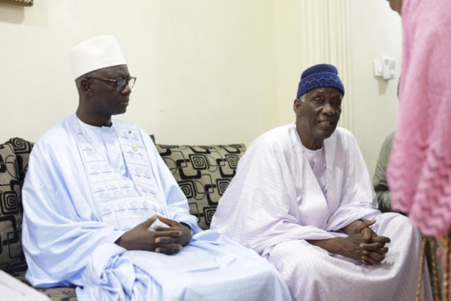 En visite à Tivaouane : Le président de l’Assemblée nationale sollicite des prières pour la paix et la prospérité du pays En visite à Tivaouane : Le président de l’Assemblée nationale sollicite des prières pour la paix et la prospérité du pays