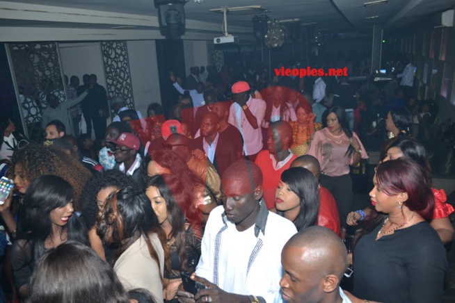 Journée du 08 Mars: Pape Diouf honore les femmes au Baramundi. Regardez Journée du 08 Mars: Pape Diouf honore les femmes au Baramundi. Regardez