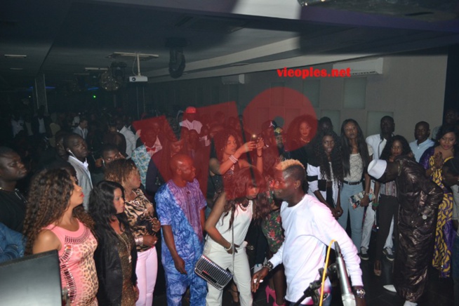 Journée du 08 Mars: Pape Diouf honore les femmes au Baramundi. Regardez Journée du 08 Mars: Pape Diouf honore les femmes au Baramundi. Regardez