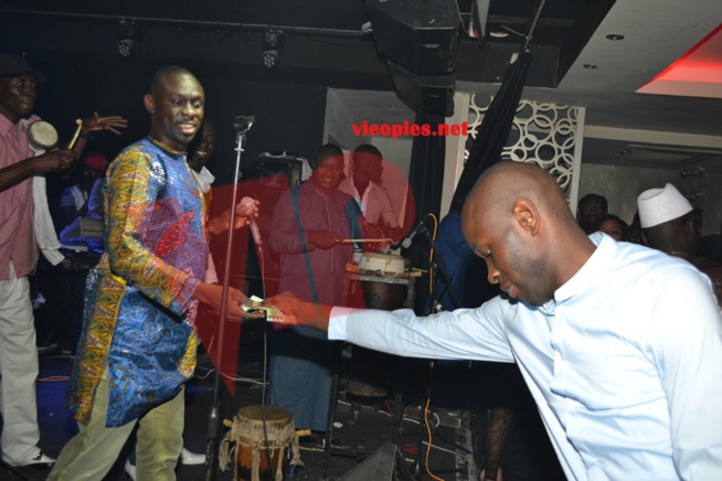 Journée du 08 Mars: Pape Diouf honore les femmes au Baramundi. Regardez Journée du 08 Mars: Pape Diouf honore les femmes au Baramundi. Regardez