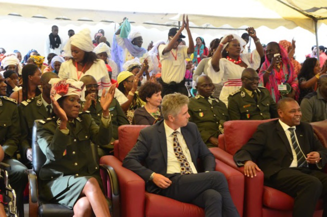 Journée du 08 mars : Coumba Gawlo rend visite aux femmes détenues à la MAC du Camp Pénal Journée du 08 mars : Coumba Gawlo rend visite aux femmes détenues à la MAC du Camp Pénal