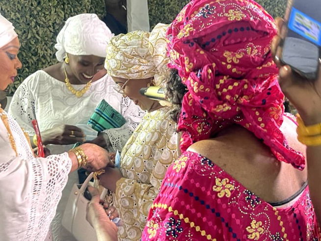 Héné Time de la petite fille du président Mbagnick Diop MEDS, Sophie une pluies de millions dans une folle ambiance.