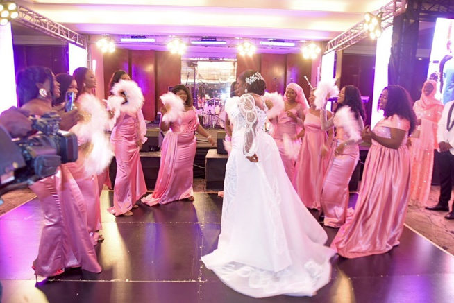 Réception de mariage entrée spectaculaire de la mariée Sophie Diop et son époux Lamine Ndaw au King Fhad. Réception de mariage entrée spectaculaire de la mariée Sophie Diop et son époux Lamine Ndaw au King Fhad.