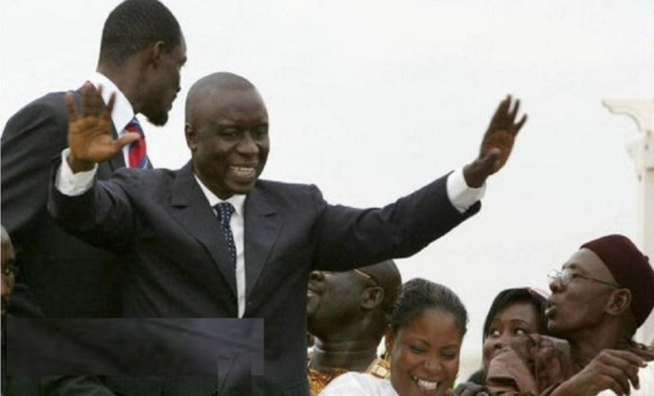 Présidentielle de 2024 : Tankanto Escale : L’ancien maire Abdoulaye Sow officialise son soutien à Idrissa Seck Présidentielle de 2024 : Tankanto Escale : L’ancien maire Abdoulaye Sow officialise son soutien à Idrissa Seck