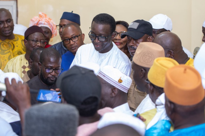 Parcelles Assainies: Le Pm Amadou BA reçoit les imams, délégués de quartiers et liste les chantiers Parcelles Assainies: Le Pm Amadou BA reçoit les imams, délégués de quartiers et liste les chantiers