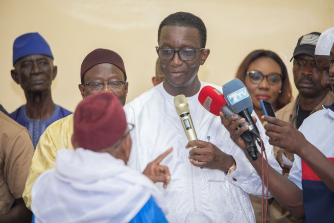 Parcelles Assainies: Le Pm Amadou BA reçoit les imams, délégués de quartiers et liste les chantiers Parcelles Assainies: Le Pm Amadou BA reçoit les imams, délégués de quartiers et liste les chantiers