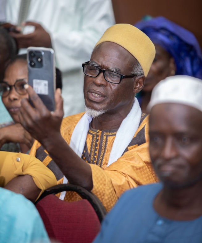 Parcelles Assainies: Le Pm Amadou BA reçoit les imams, délégués de quartiers et liste les chantiers Parcelles Assainies: Le Pm Amadou BA reçoit les imams, délégués de quartiers et liste les chantiers