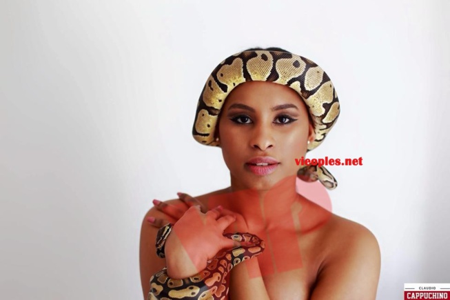 La fille de J - Bees, le top modél Nanette Lopez en mode shooting. Regardez La fille de J - Bees, le top modél Nanette Lopez en mode shooting. Regardez