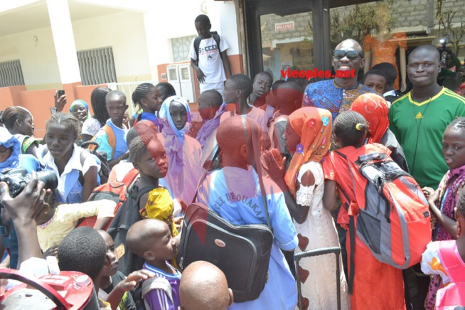 Avant prémiére du tournage de la nouvelle vidéo clip "Dou Dagne" de Pape Diouf: La surprise du 04 avril au Dock de Pullman. Regardez Avant prémiére du tournage de la nouvelle vidéo clip "Dou Dagne" de Pape Diouf: La surprise du 04 avril au Dock de Pullman. Regardez