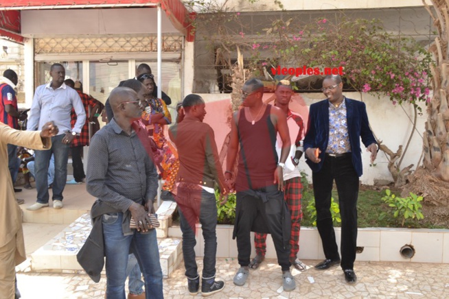 Avant prémiére du tournage de la nouvelle vidéo clip "Dou Dagne" de Pape Diouf: La surprise du 04 avril au Dock de Pullman. Regardez Avant prémiére du tournage de la nouvelle vidéo clip "Dou Dagne" de Pape Diouf: La surprise du 04 avril au Dock de Pullman. Regardez