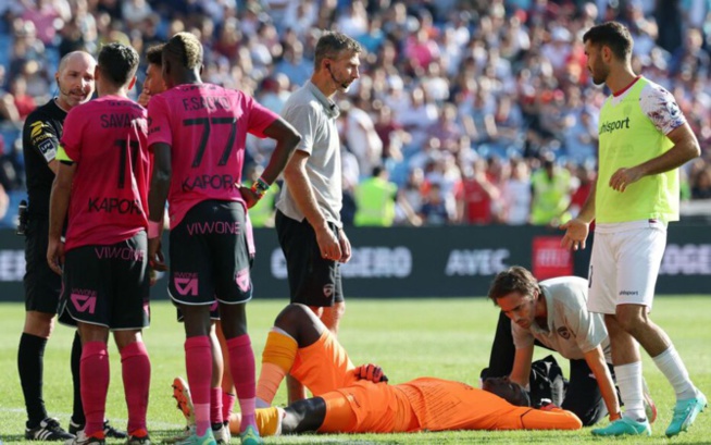 Football : Nicolas Jackson et Ismaïla Sarr rugissent, Mory Diaw évacué sur civière après un pétard qui a explosé sur son pied Football : Nicolas Jackson et Ismaïla Sarr rugissent, Mory Diaw évacué sur civière après un pétard qui a explosé sur son pied