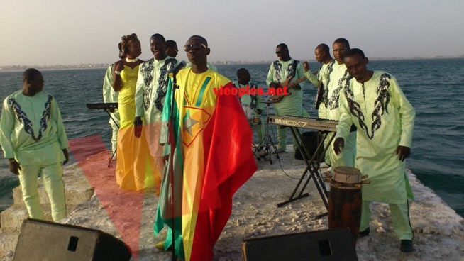 Pape Diouf met en valeur les couleurs nationales pour féter l'indépendance du Sénégal au Dock de Pullman le 04 avril à Paris Pape Diouf met en valeur les couleurs nationales pour féter l'indépendance du Sénégal au Dock de Pullman le 04 avril à Paris