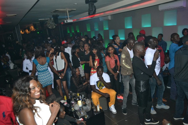 Revivez les images de la dernière soirée de Pape Diouf au Baramundi avant le "Grand Bégué" du 28 mars au grand théâtre.