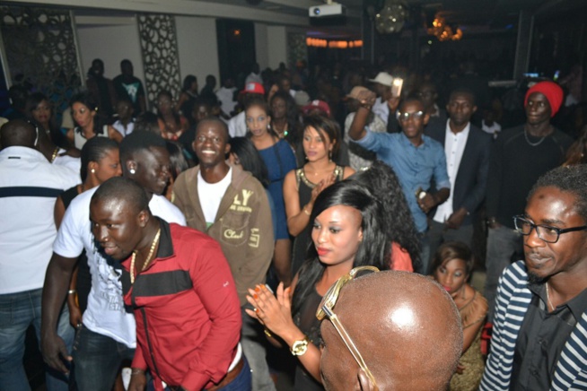 Revivez les images de la dernière soirée de Pape Diouf au Baramundi avant le "Grand Bégué" du 28 mars au grand théâtre.